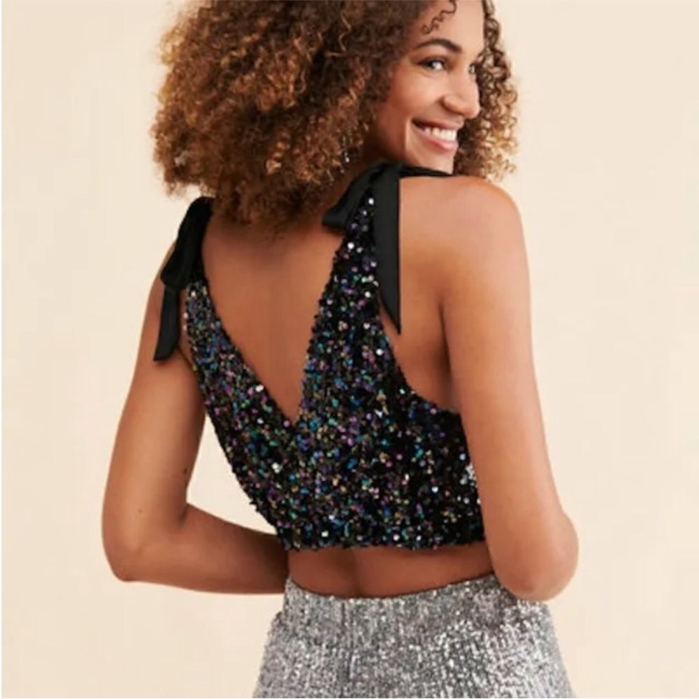Free People Big Night Sequin
Crop Tie Shoulder Top in Black Combo size Small